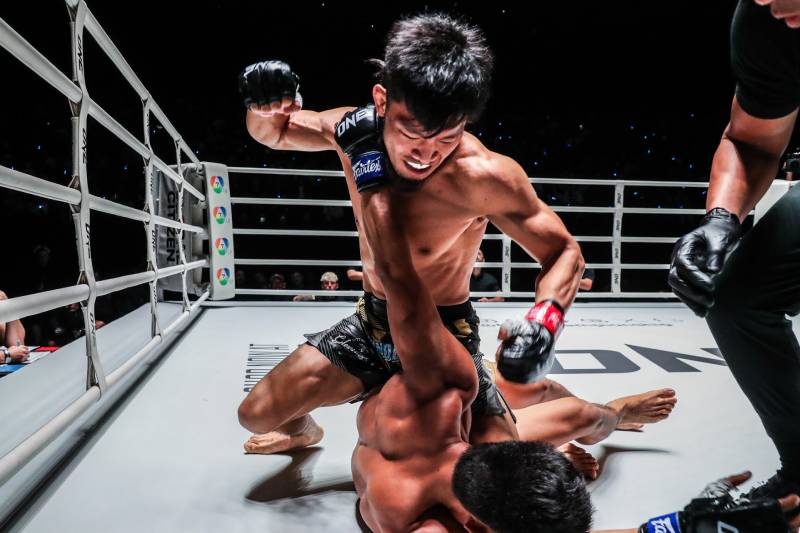 Mơ thấy mình đang đánh với người lạ
