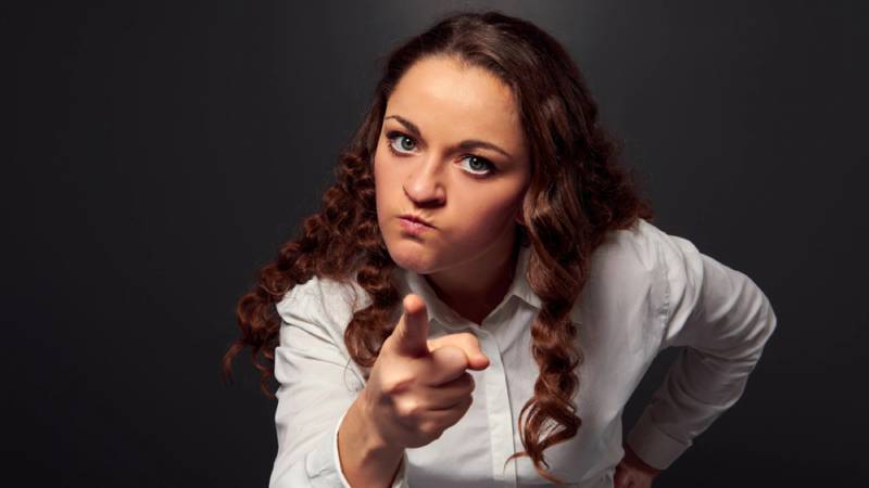 Mơ thấy người đàn bà lạ cãi nhau với mình