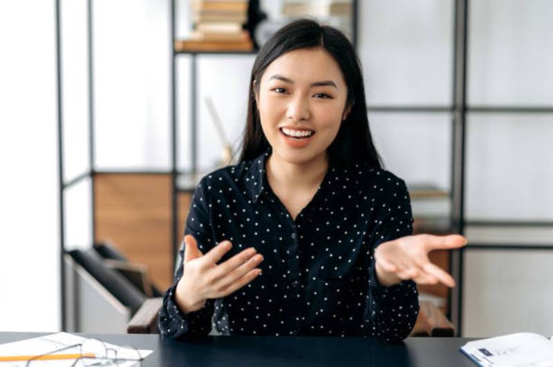 Mơ thấy người đàn bà lạ nói chuyện với mình